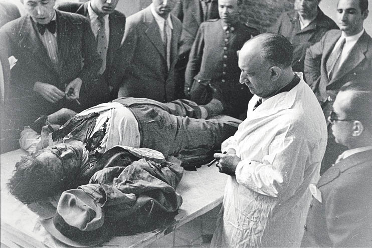 O corpo de Calvo Sotelo na sumamente coñecida imaxe do fotógrafo Alfonso.
