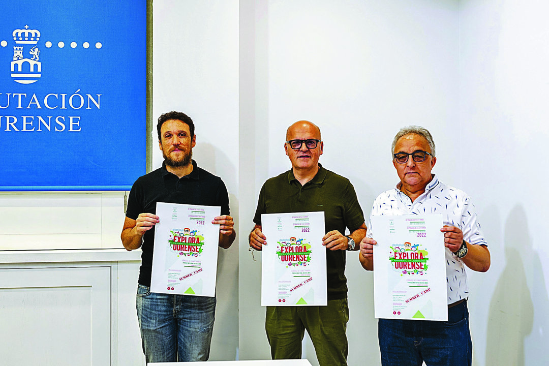 Paulo Vázquez, Manuel Baltar y Plácido Álvarez con el cartel del campamento Explora Ourense.
