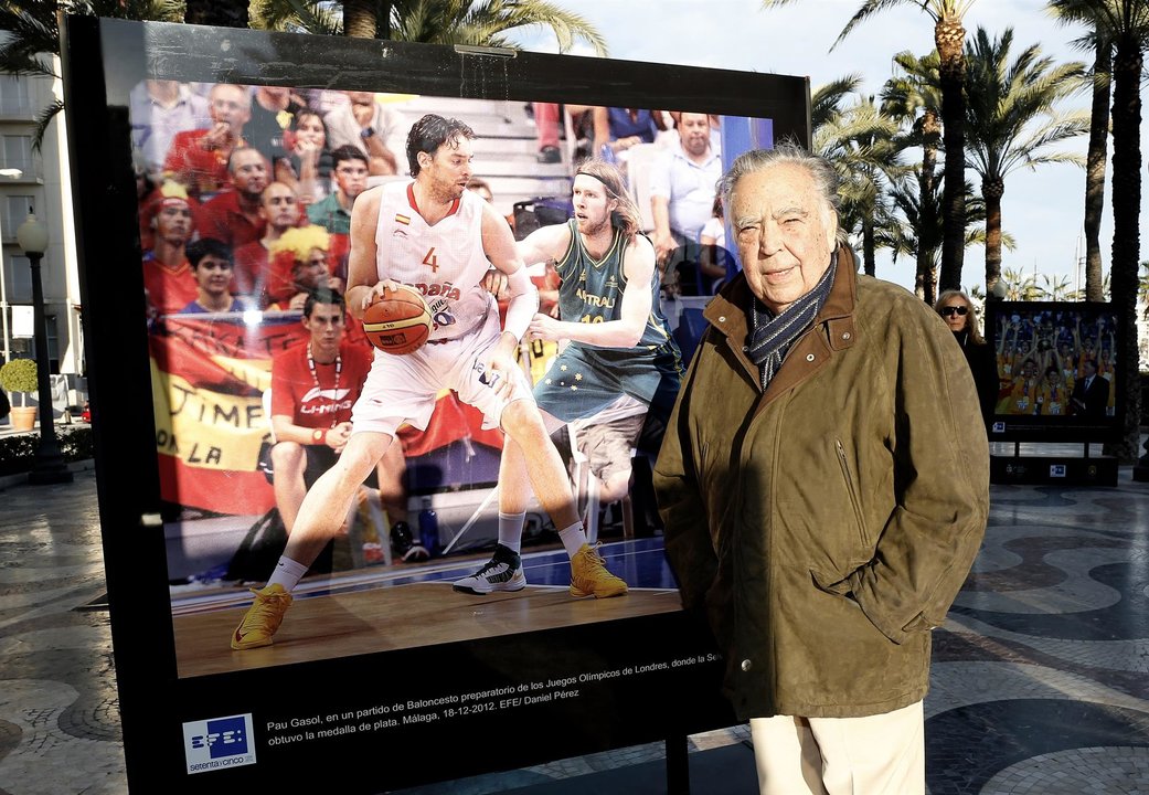 Imagen de archivo del extrenador de baloncesto Pedro Ferrandiz (EFE)