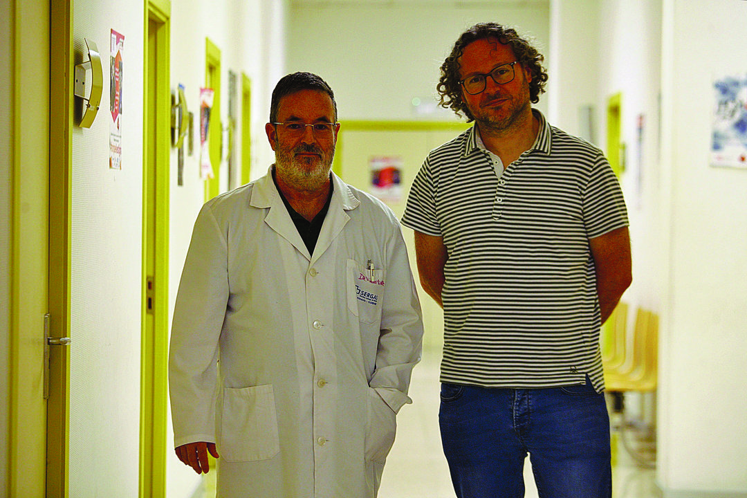 Los doctores Valentín Estévez, a la izquierda, y Gerardo Florez, dirigen las dos unidades de la UCA.