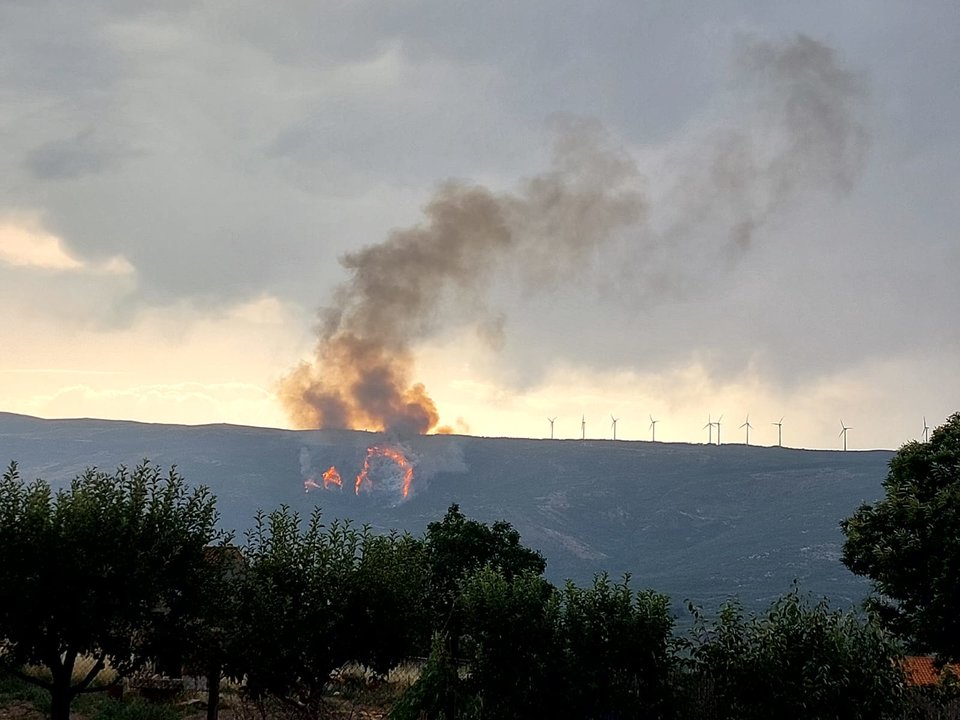 incendio en Larouco, (Cualedro).