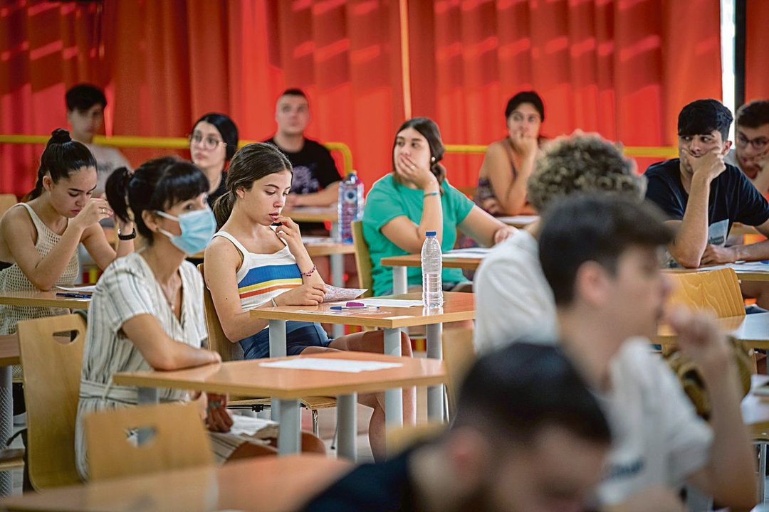 Estudiantes en el Campus de Ourense, el 12 de julio.