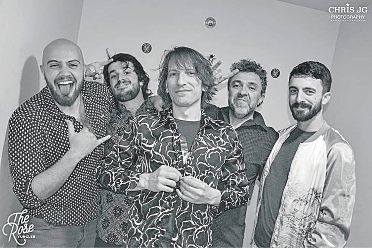 Los miembros de la banda en una imagen promocional.