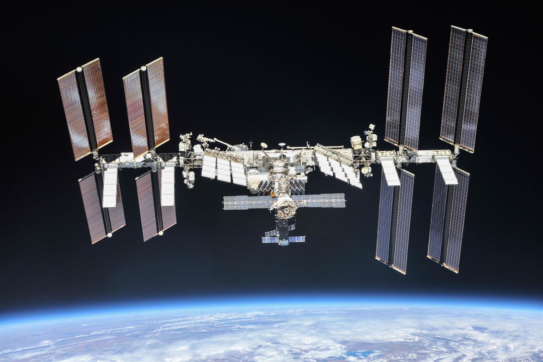 Imagen cedida por la NASA el 4 de octubre de 2018 que muestra la Estación Espacial Internacional fotografiada por la Expedición 56. (EFE/EPA/NASA/Roscosmos)