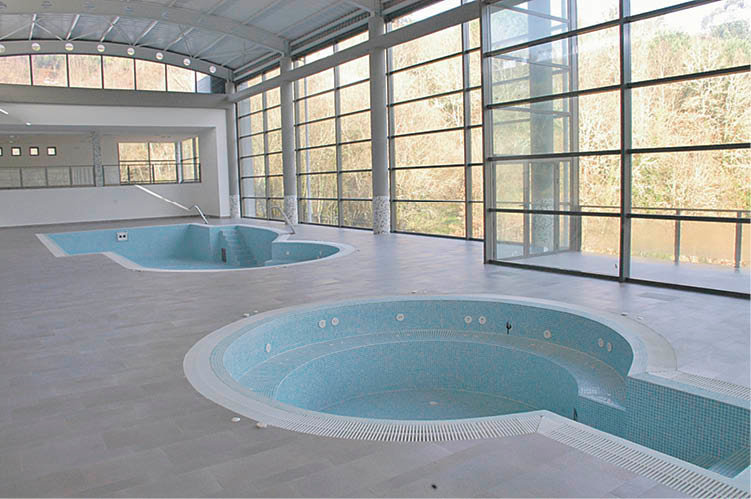 Instalaciones del nuevo balneario de Berán, cerradas desde el año 2005. JOSÉ PAZ