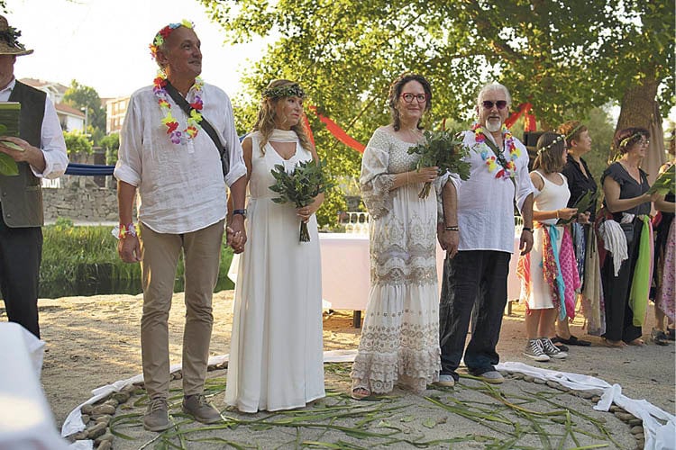 Allariz celebró una doble boda siguiendo el rito celta. XESÚS FARIÑAS