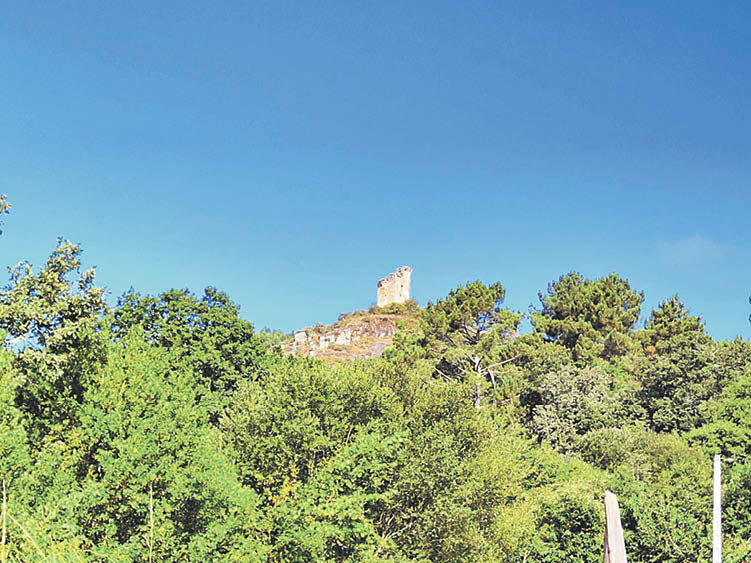 Vista de la torre de Sande, monumento declarado Bien de Interés Cultural.