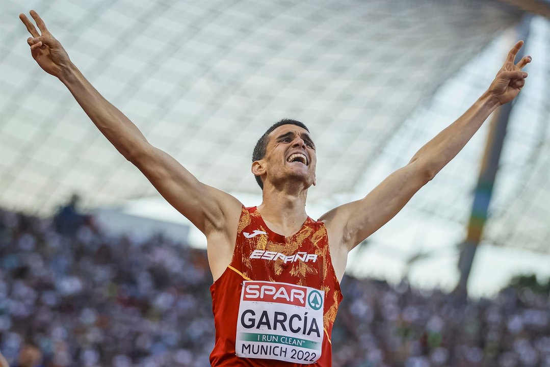 Mariano García tras lograr el primer puesto en los 800 metros de Munich.