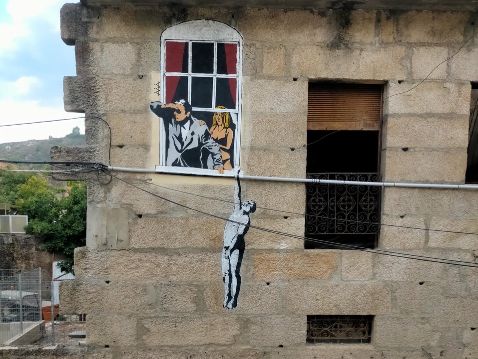 Obra de Banksy expuesta. Concello de Verín
