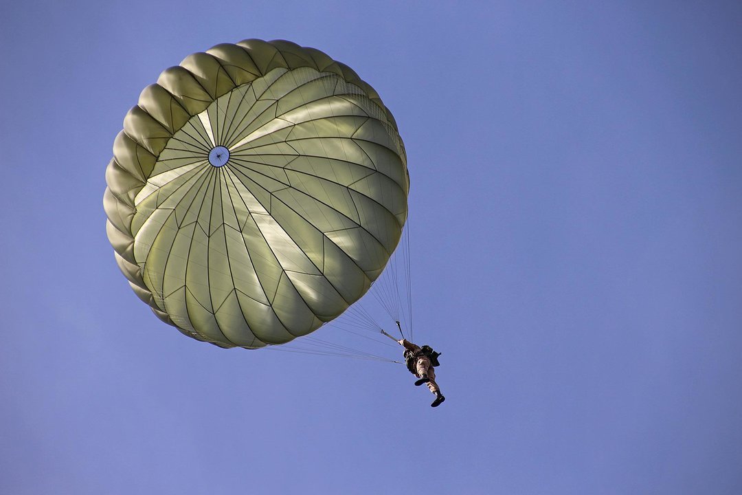 Paracaidismo. Imagen de Günther Schneider en Pixabay