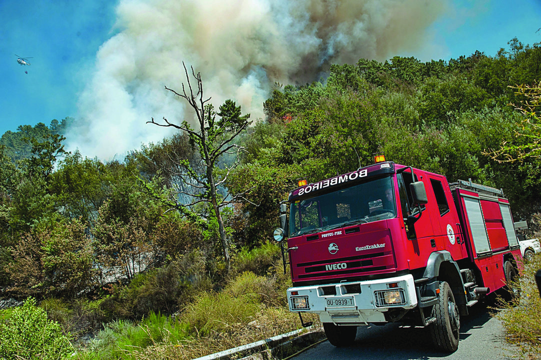 Los bomberos de Ourense, en una intervención.