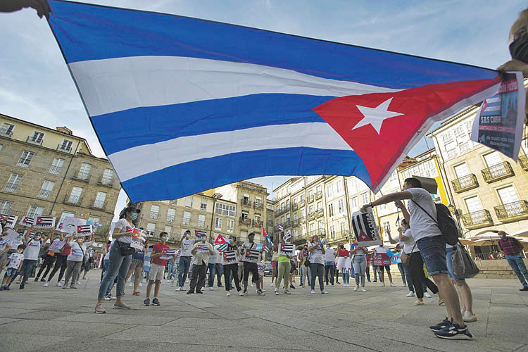 En julio de 2021 decenas de cubanos protestaron en Ourense (XESÚS FARIÑAS)