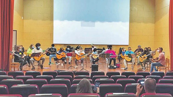 Alumnos de las Escuelas Musicales de Viana do Bolo.