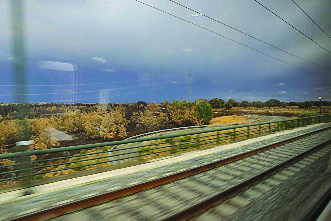 La comodidad del tren evita la sensación de velocidad, que se percibe al mirar por las ventanas. (JOSÉ PAZ)