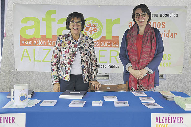 Quina Pérez y Noa Gallego, en la mesa situada el pasado año en la Calle del Paseo.