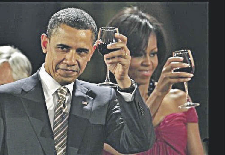 Barak Obama y su esposa brindan con vino de la Ribeira Sacra.