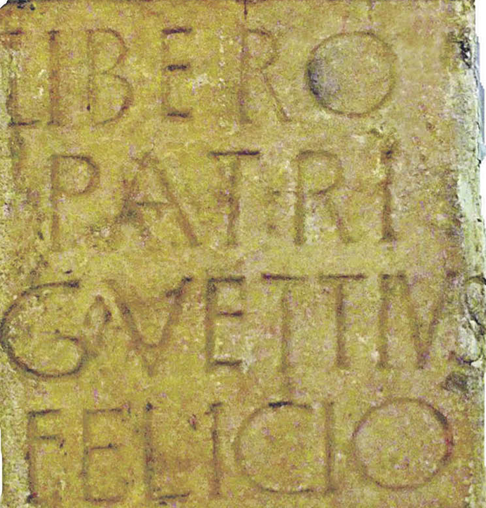 Ara de Caio Vetti en la iglesia de Santurxo en O Barco, dedicada a Liber Pater.