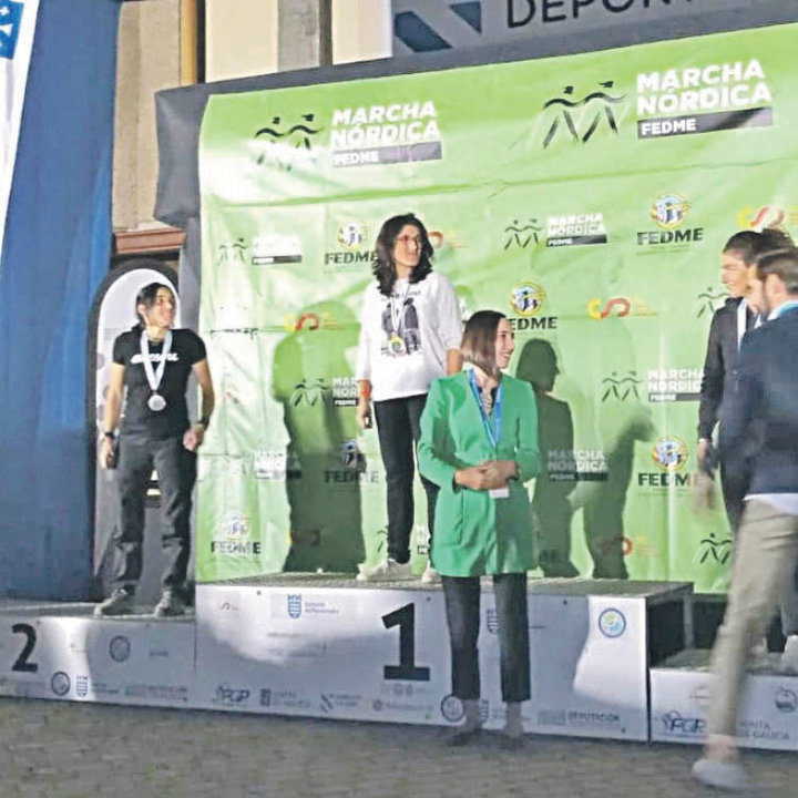 Piluca Vázquez, a la izquierda, en el segundo escalón del podio. ASESOU