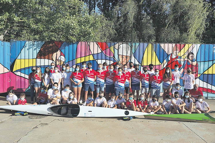 Los canteranos del Fluvial O Barco, en una foto conjunta durante una temporada en la que han vuelto a tener presencia en la Liga Provincial y en las competiciones autonómicas.