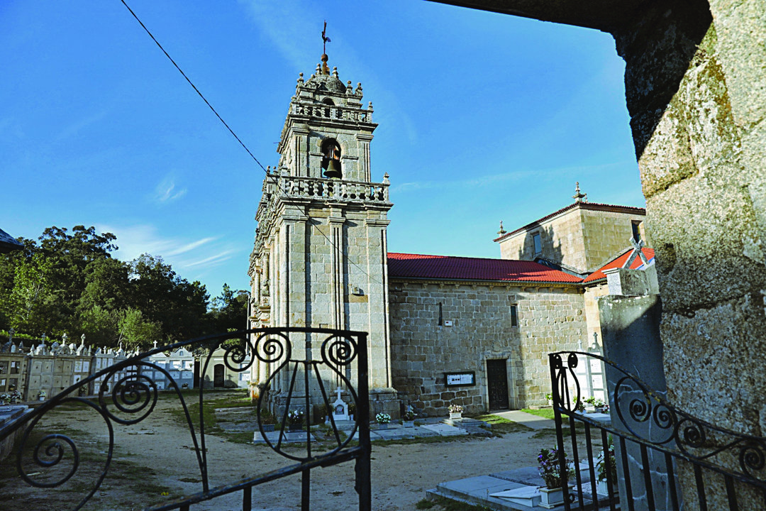 Exterior da igrexa de Moreiras, no concello de Toén. (JOSÉ PAZ)