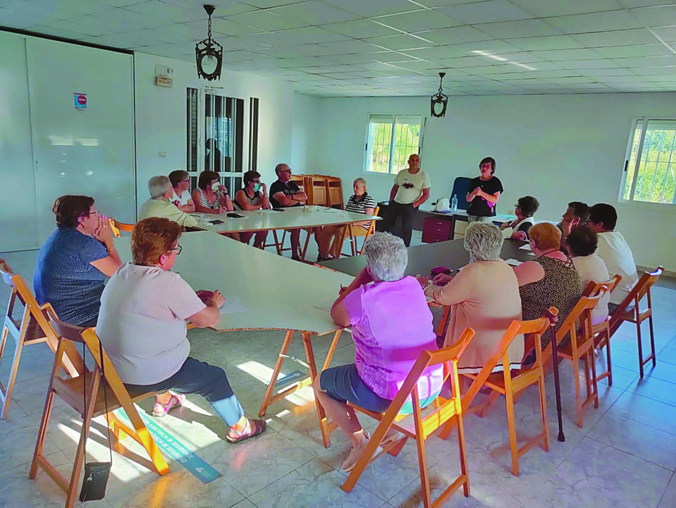 Participantes en uno de los talleres de memoria de A Limia.