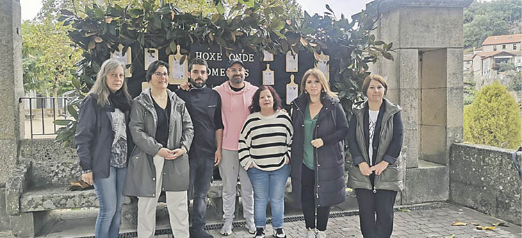Representantes de la hostelería alaricana con la alcaldesa, Cristina Cid -segunda por la derecha-.