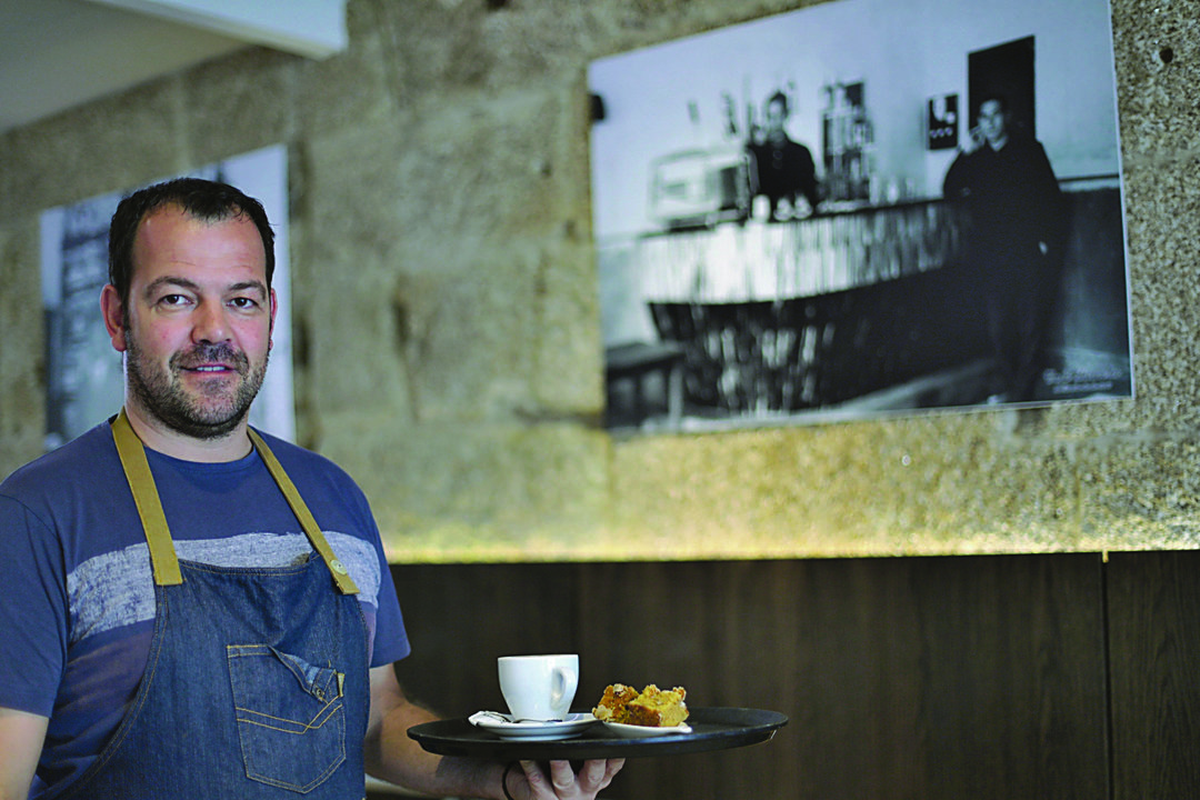 José Ángel Cabo, propietario del Café Bar Lamela. (JOSÉ PAZ)
