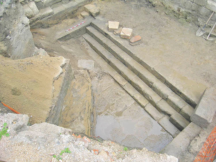Descubrimento da piscina romana durante as escavacións nas Burgas.