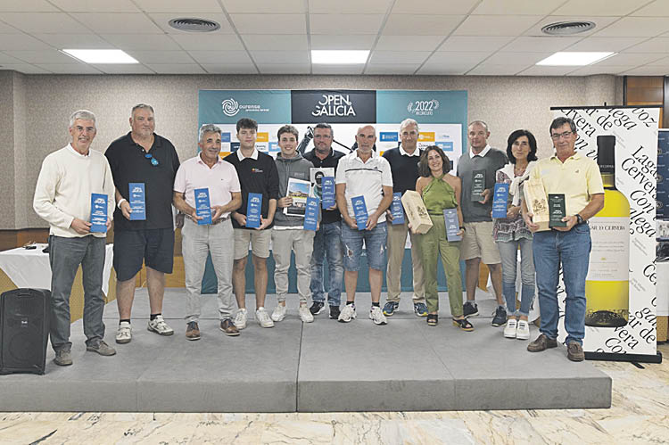 Los galardonados en el Open de Galicia, durante la ceremonia de entrega de premios que tuvo lugar en Laias.