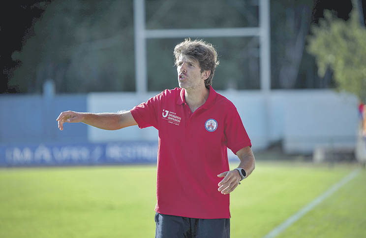 El entrenador del Verín, Juanjo Vilachá, en un partido disputado en el campo José Arjiz.