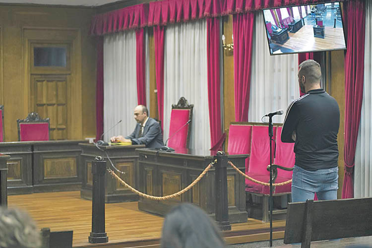 El acusado, José Luis T. D., alias “El Rubio”, ayer durante el juicio en la Audiencia Provincial de Ourense (XESÚS FARIÑAS).