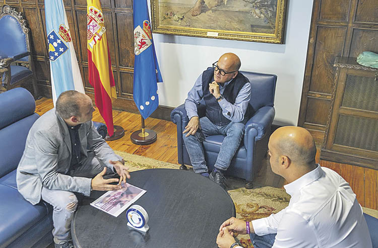 Manuel Baltar reunido en su despacho con Roberto y Jesús Pereira.