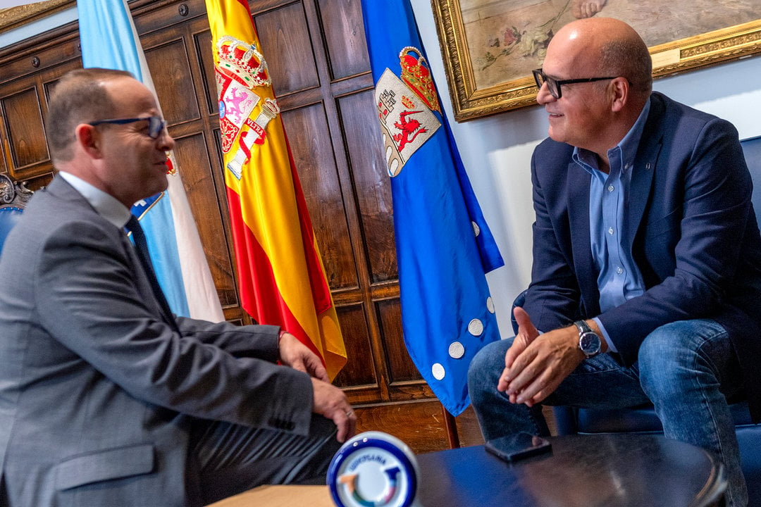 Reunión Manuel Baltar (Presidente da Deputación Ourense) con Rubén Quintas Rodríguez (Alcalde do Concello de Maceda).