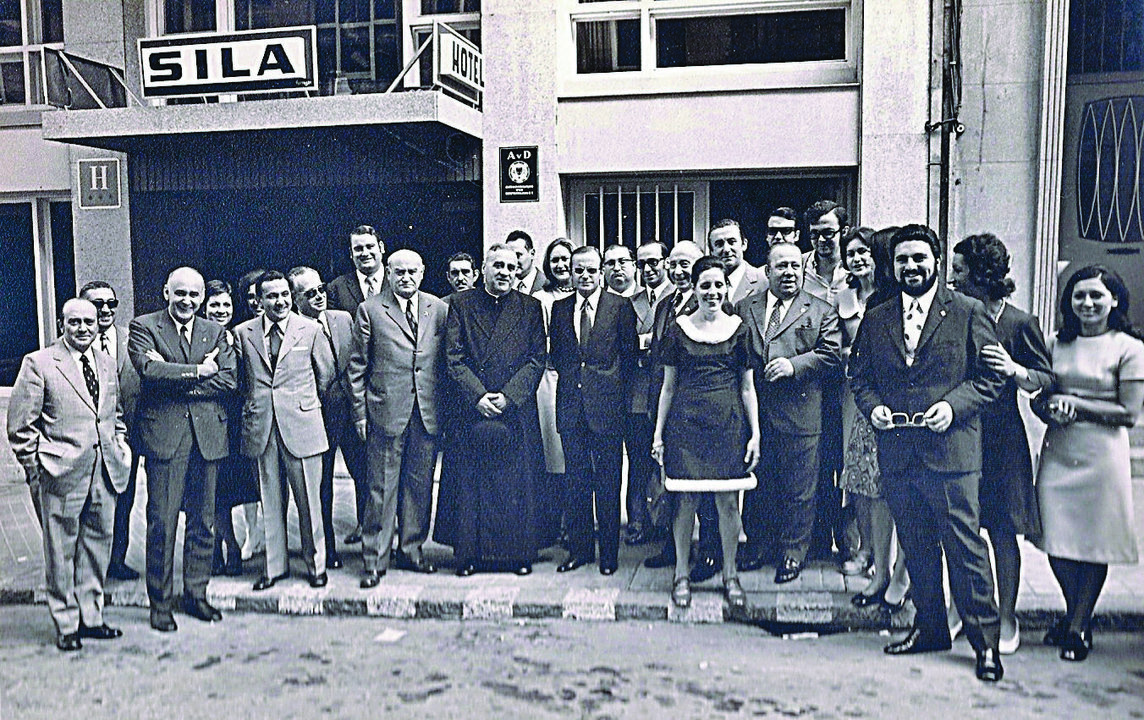 Los profesionales de la Radio en Ourense en 1971.