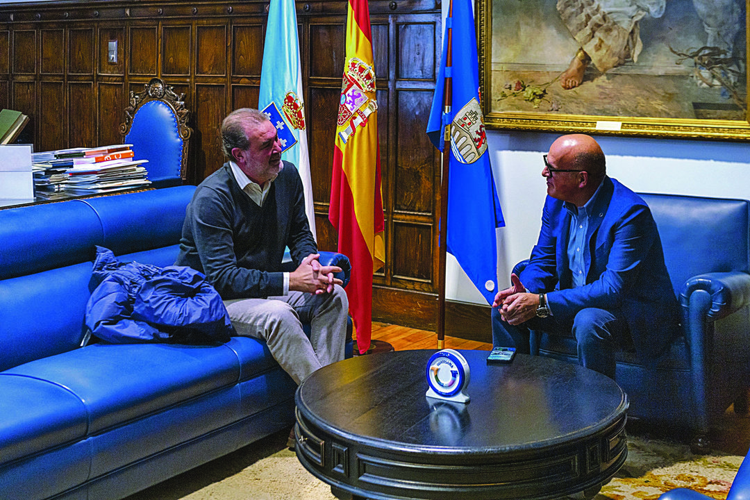Anxo Quintana y Manuel Baltar, durante su reunión en el Pazo provincial.