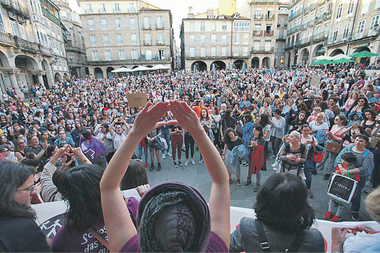 Concentración en la Praza Maior de la ciudad para reclamar la condena de la manada de Pamplona (MIGUEL ÁNGEL).