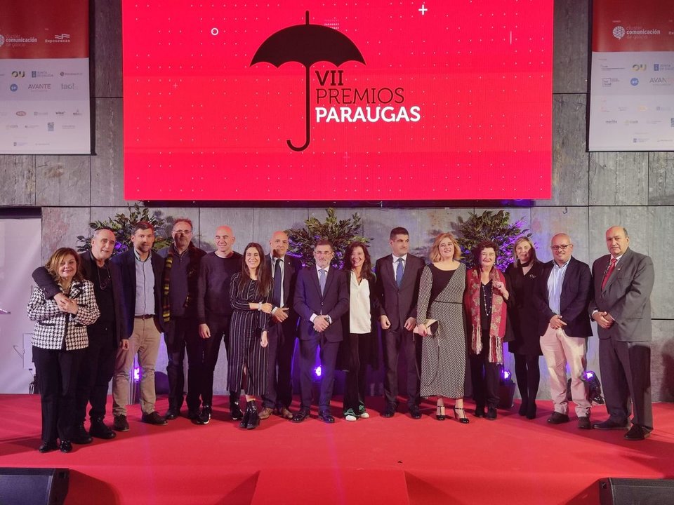 Foto de familia de los Premios Paraugas, ayer en Expourense.