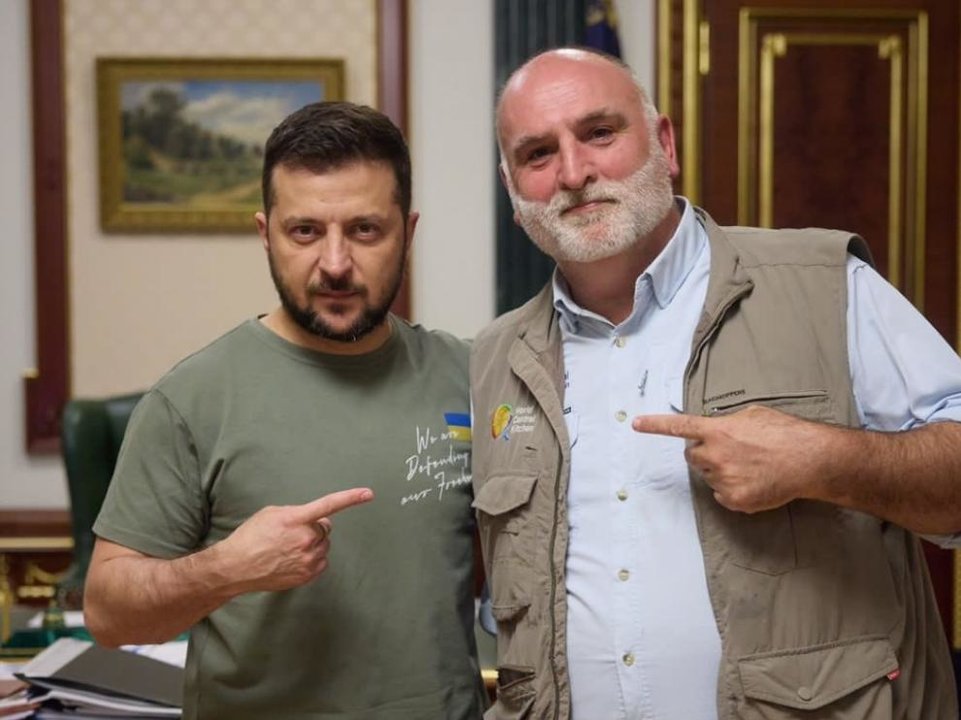 Zelenski y el chef José Andrés reunidos en Kiev. (WCK)