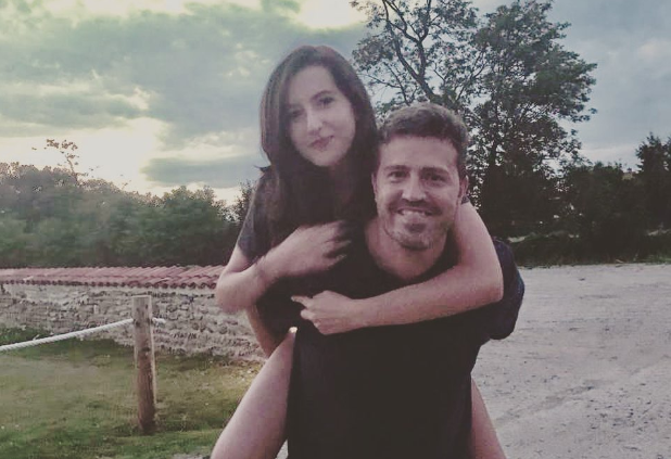 Óscar García junto a su hija. @OscarGarciaJunyent