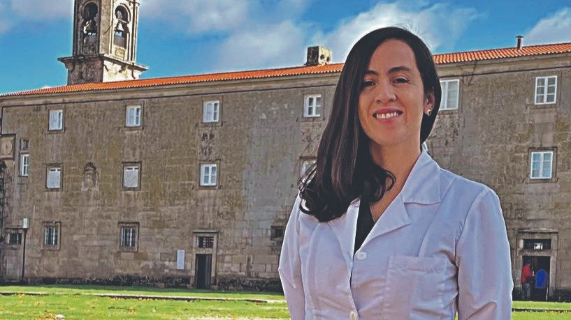 La doctora Natalia Franco, en el Campo da Barreira, de Allariz.