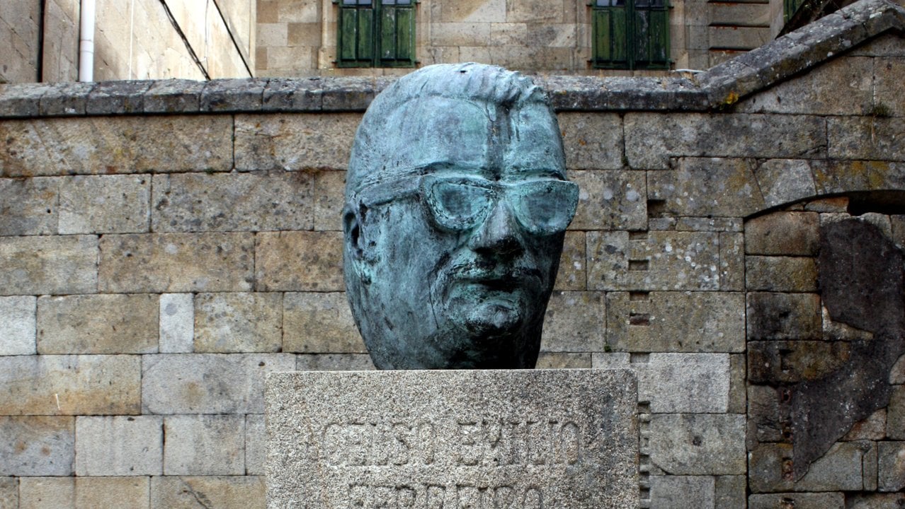 Busto de Celso Emilio Ferreiro en Celanova