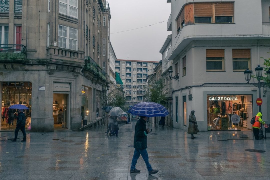 Zona Vieja de Ourense (Ourense) La lluvia llega a las calles de la zona vieja de Ourense. Nestor Alvarez Rodriguez
