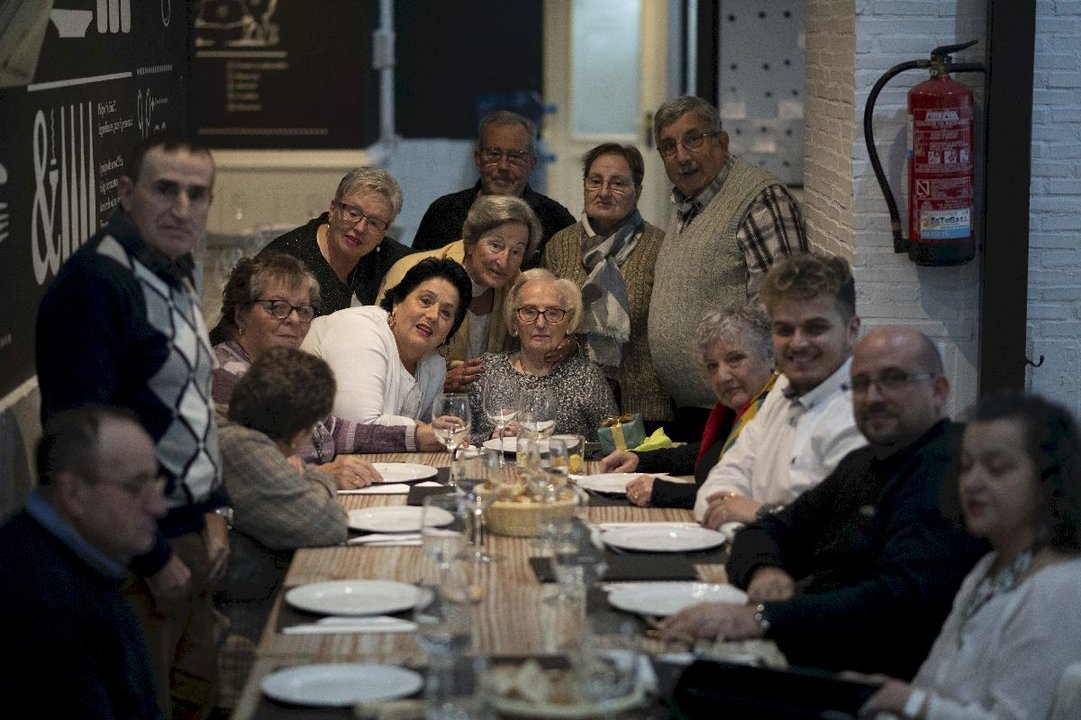 Cumpleaños de esperanza Cortiñas (106),con sus familiares en el restaurante peregrinus

Fotos Martiño Pinal