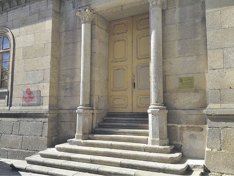 La sede de Cáritas, en la plaza Bispo Cesáreo.