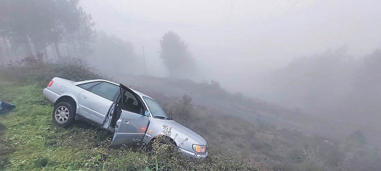 El vehículo sufrió el accidente en la carretera de enlace de la N-120 con Sadurnín.