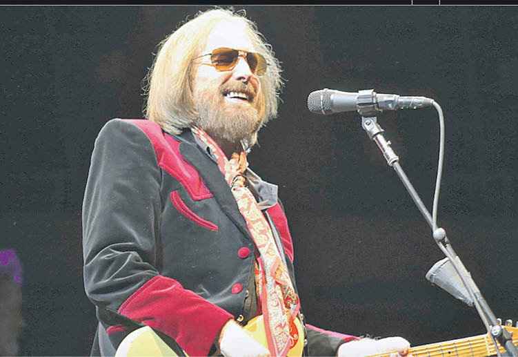 Tom Petty, del que se edita ahora el box “Live At The Fillmore 1997”, durante un concierto.