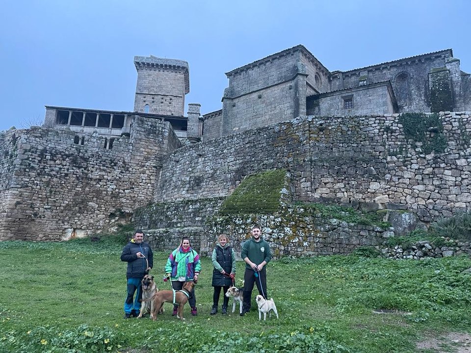 Visita con animales en el Castillo de Monterrei