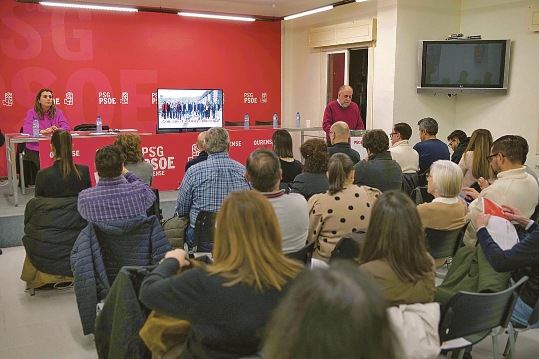 Asamblea municipal del PSOE, celebrada ayer. (XESÚS FARIÑAS)