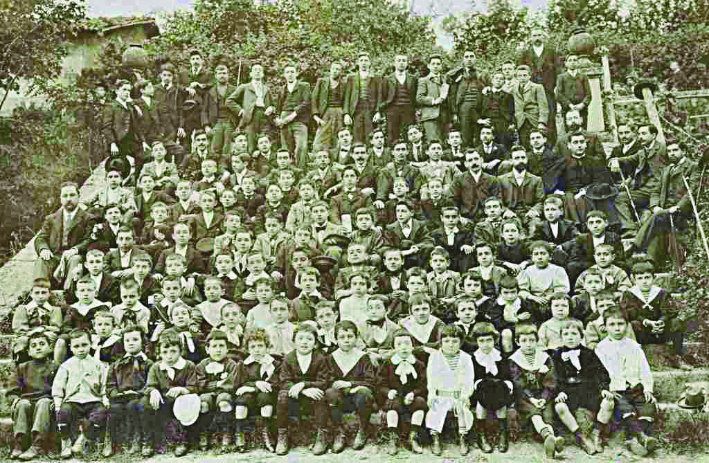 Colegio León XIII, con los hermanos Núñez de Couto, Juan Xesta y algunos otros conocidos. Año 1901.