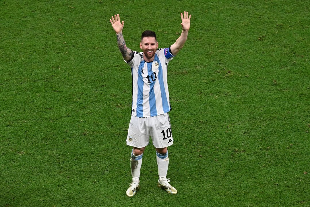 Messi, triunfante, tras la victoria de Argentina (EFE)